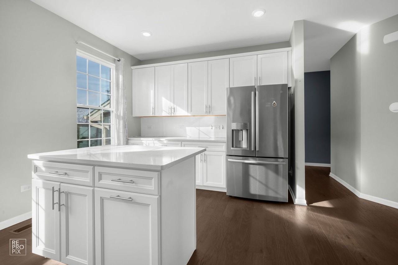 231 Lakeshore Dr - Photo 4 of 10