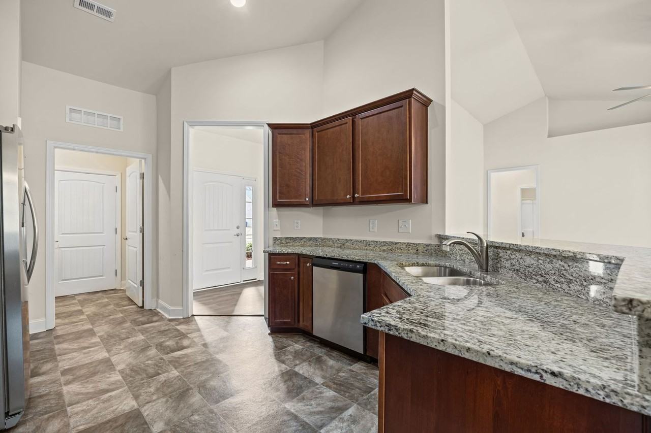 178 Woodwater Cir - Photo 4 of 39