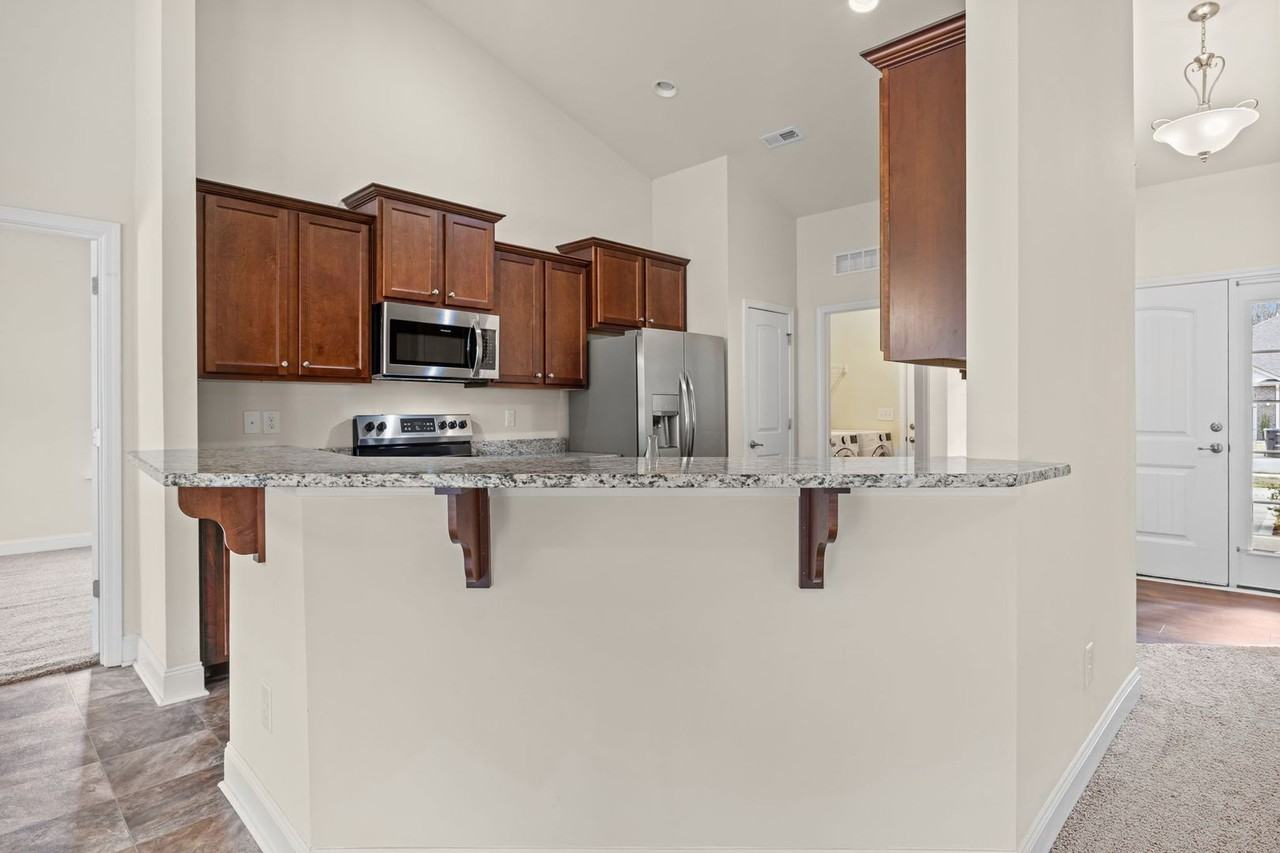 178 Woodwater Cir - Photo 5 of 39