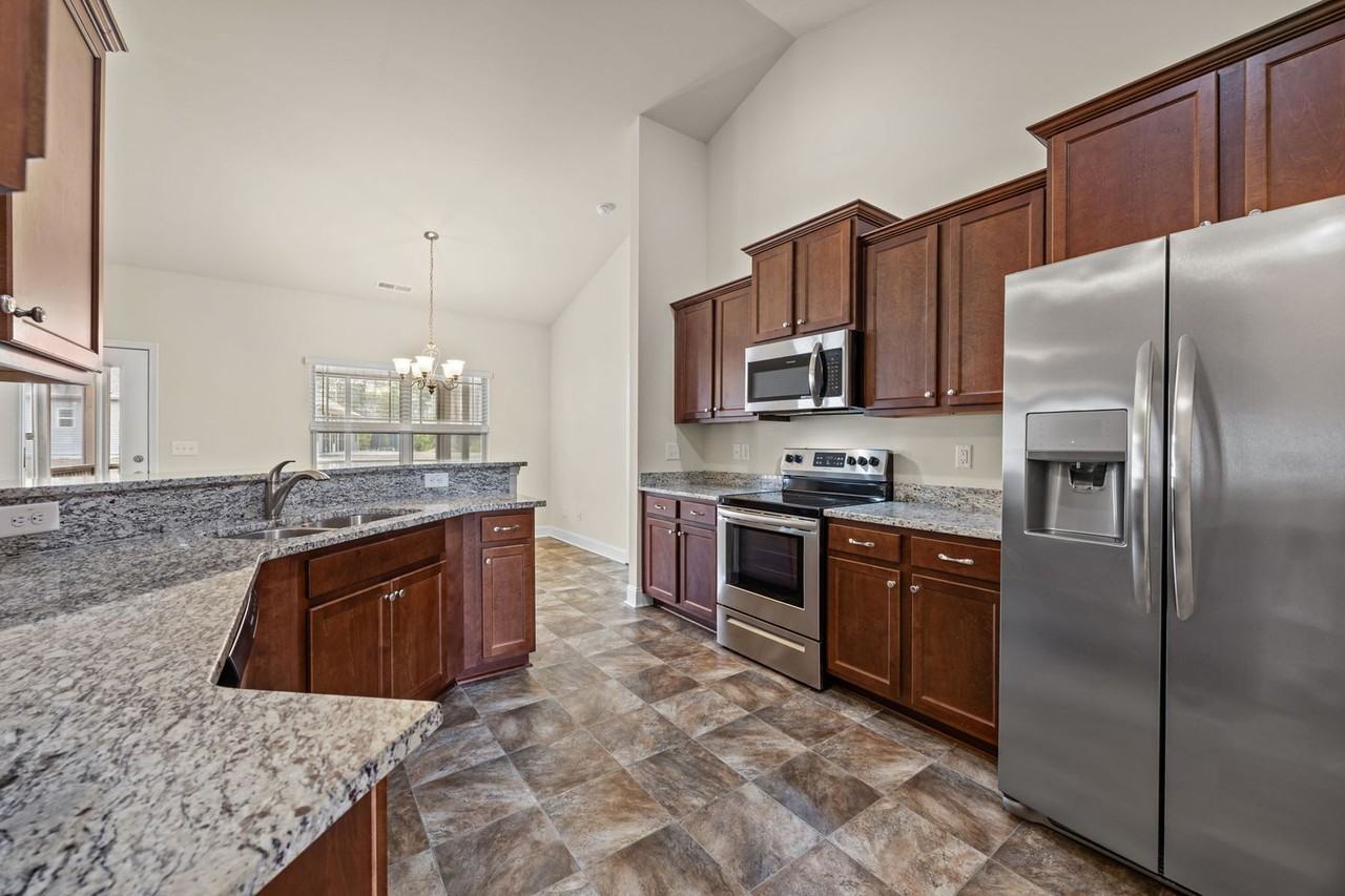 178 Woodwater Cir - Photo 6 of 39