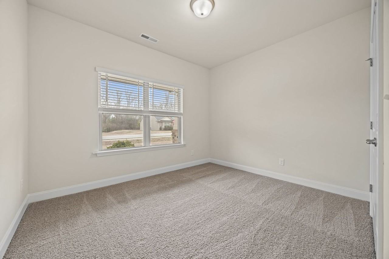 178 Woodwater Cir - Photo 7 of 39