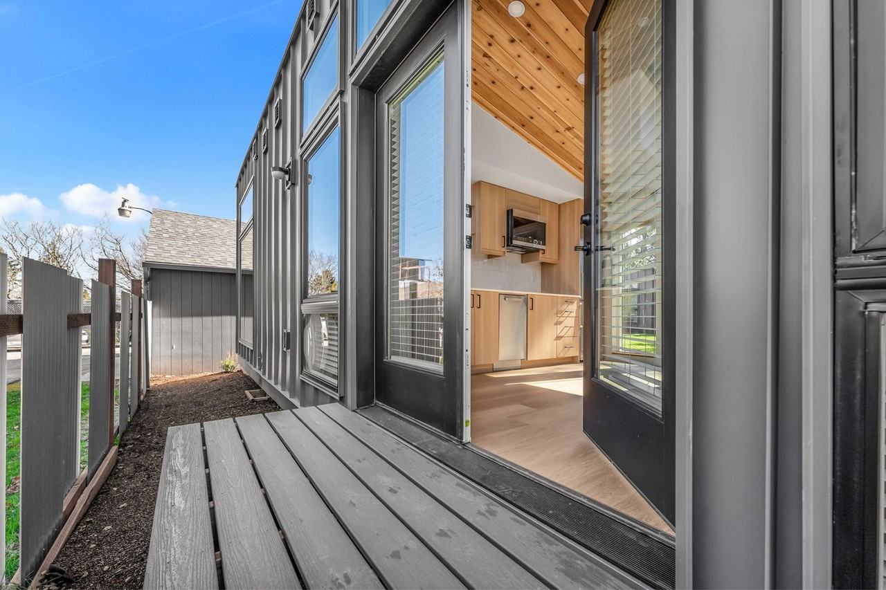 11446 Ne Morris St - Photo 3 of 28