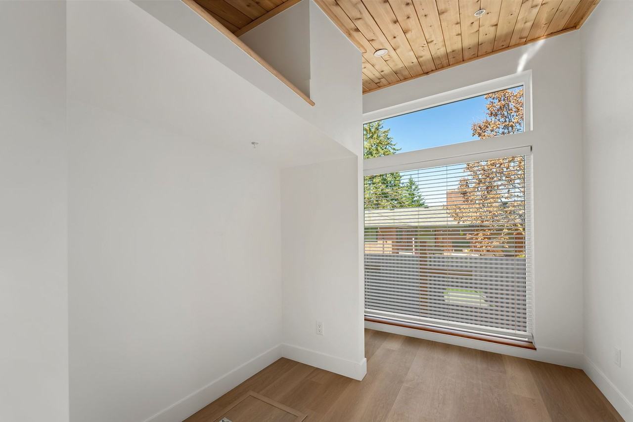 11446 Ne Morris St - Photo 5 of 28