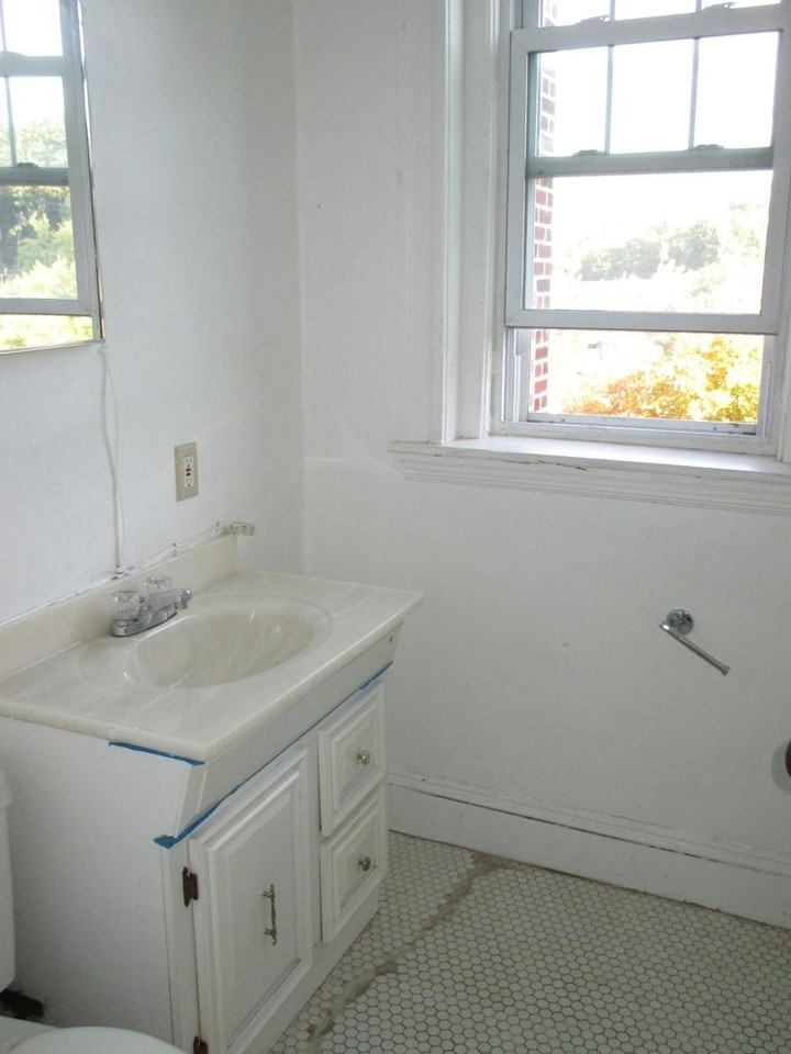 732 Washington St - Photo 6 of 12