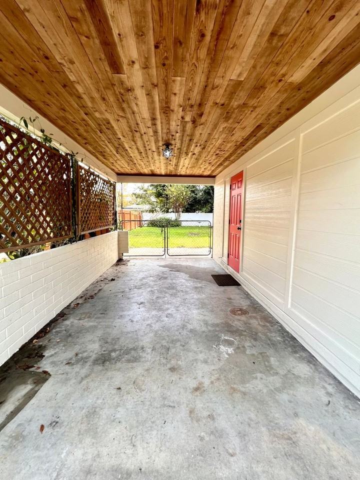 717 S Hampton Ave - Photo 2 of 16