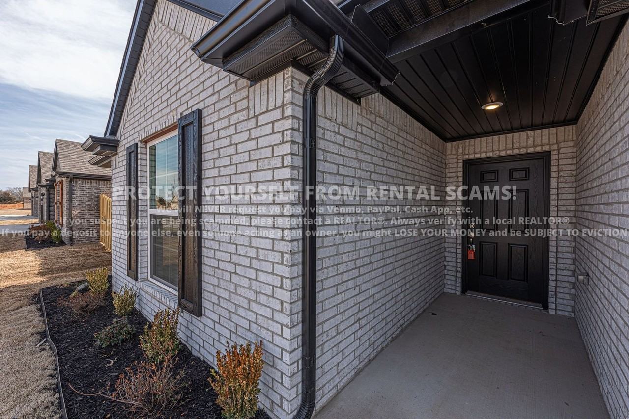 1109 Harvest Ave - Photo 3 of 17