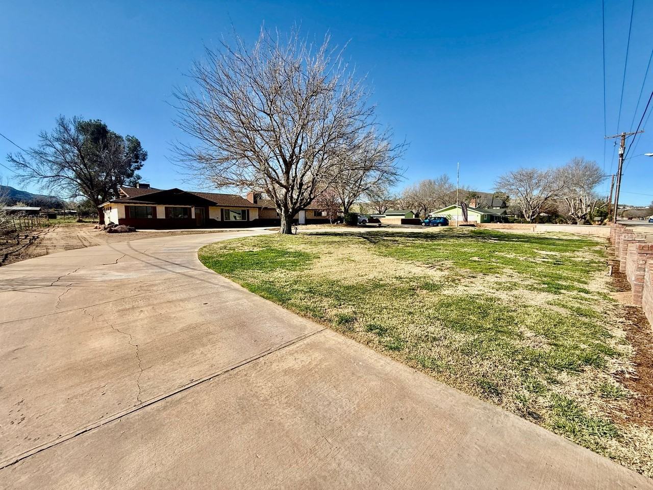 977 W 400 S - Photo 2 of 38