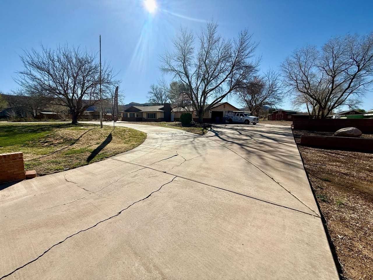 977 W 400 S - Photo 3 of 38