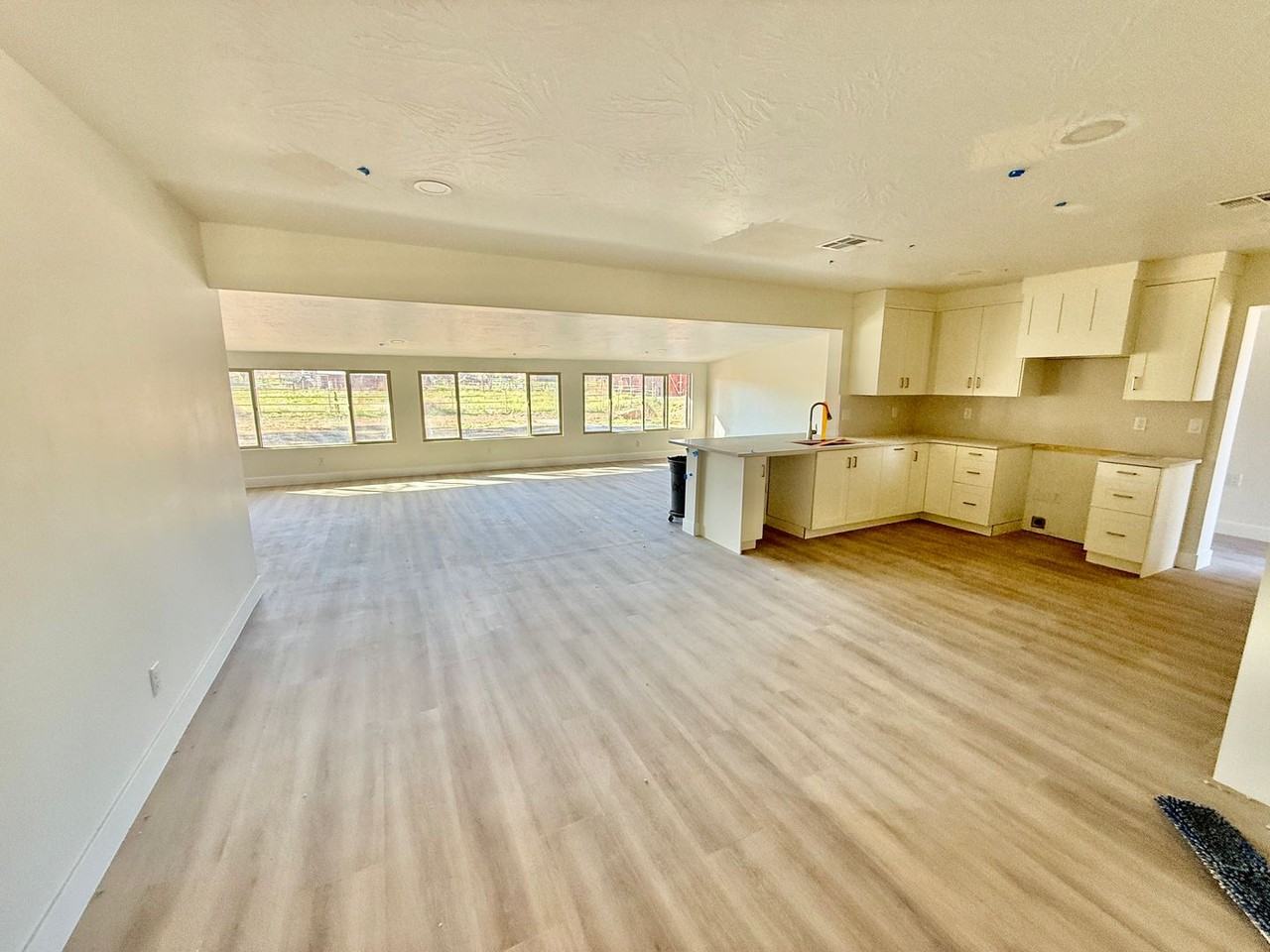 977 W 400 S - Photo 7 of 38