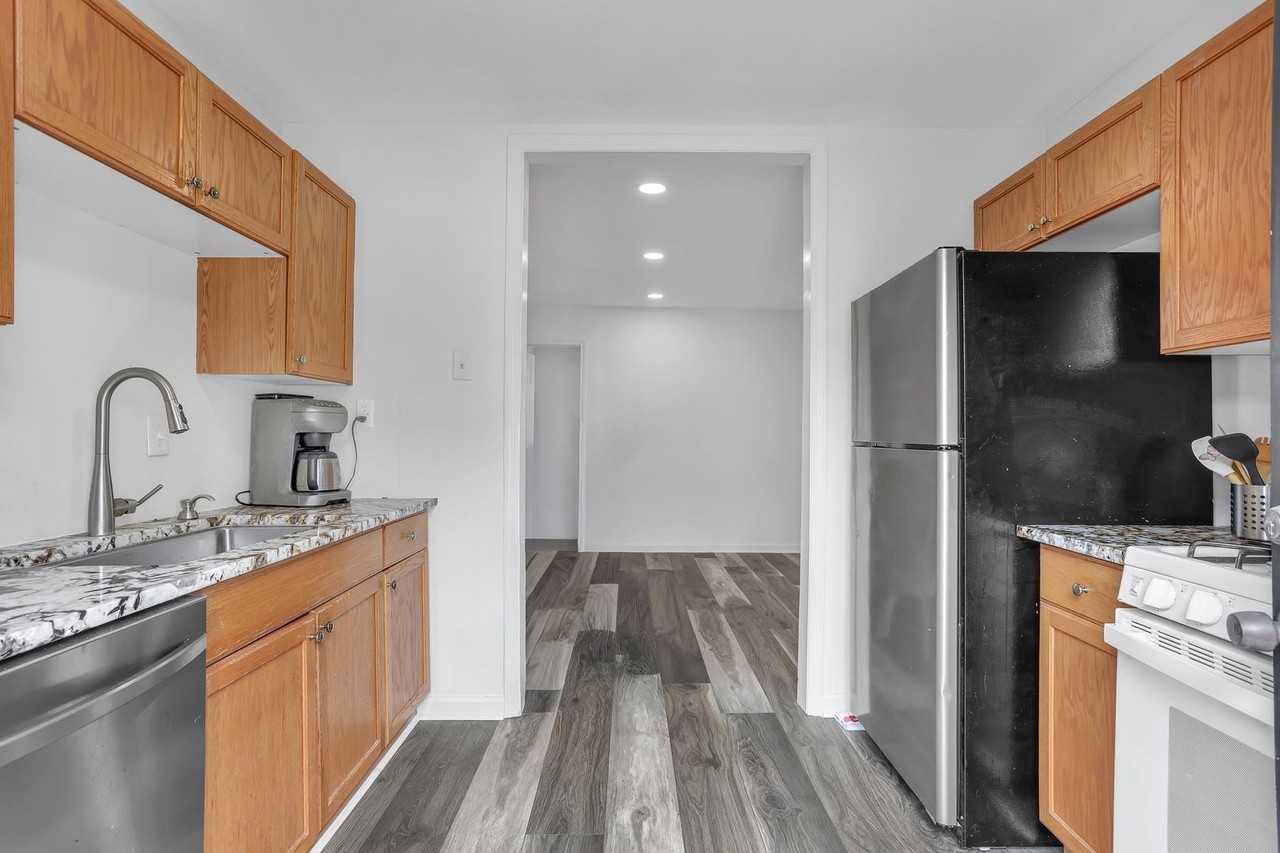 3126 Lynwood Dr Ne - Photo 2 of 37