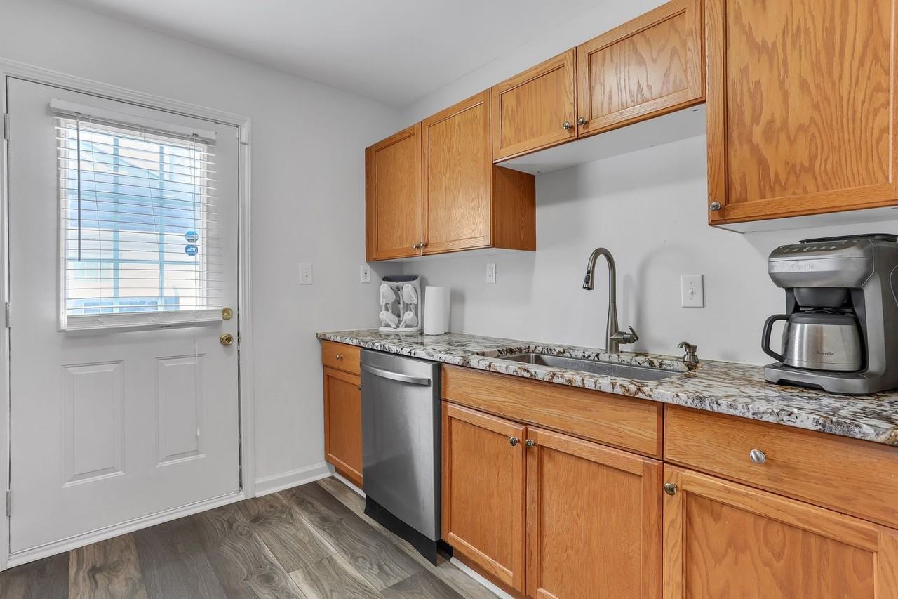 3126 Lynwood Dr Ne - Photo 4 of 37