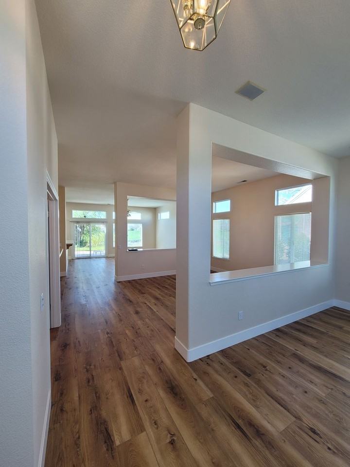 105 Apple Hill Dr - Photo 2 of 29