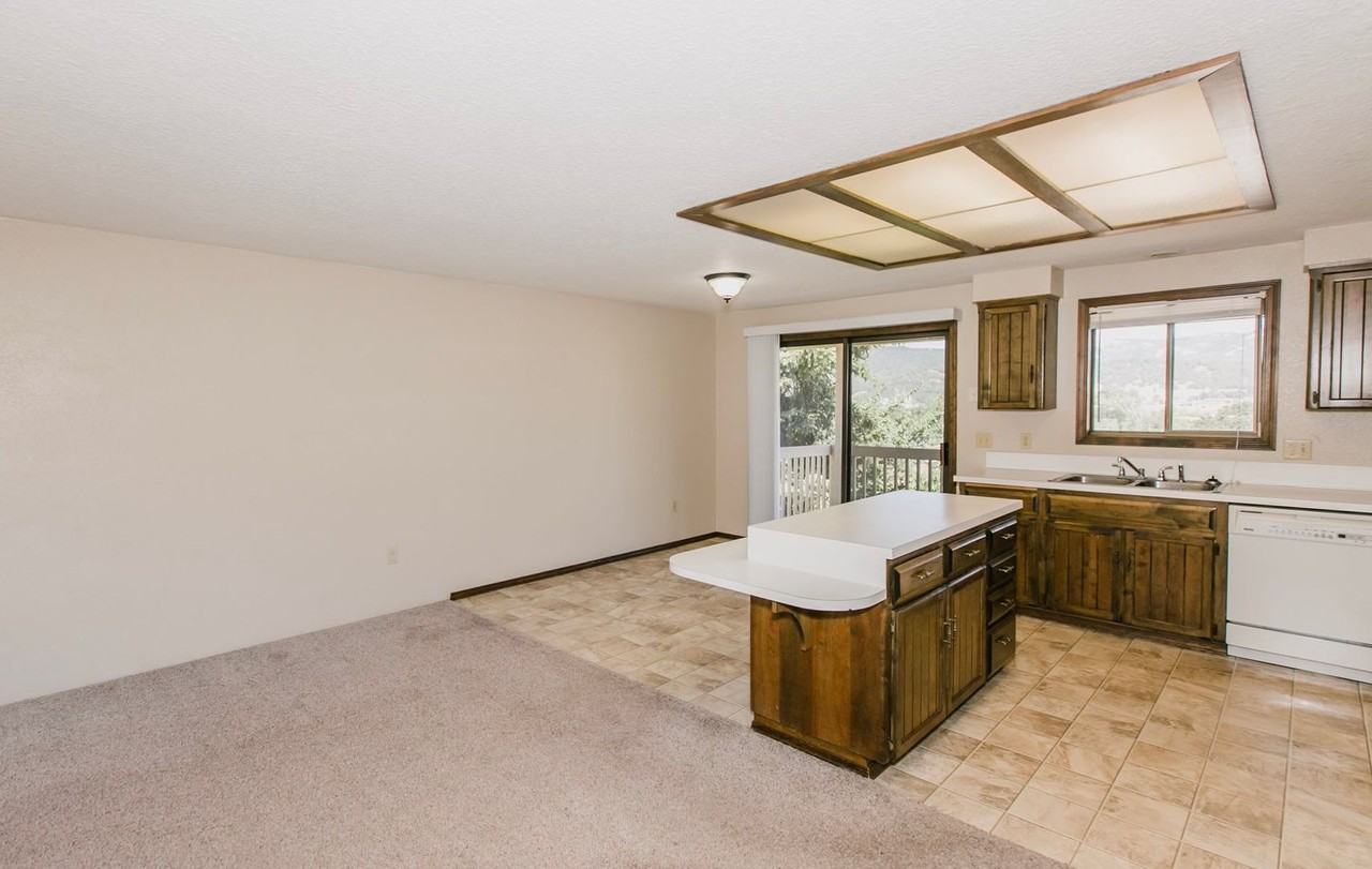 2056 Linnell Ave - Photo 5 of 11