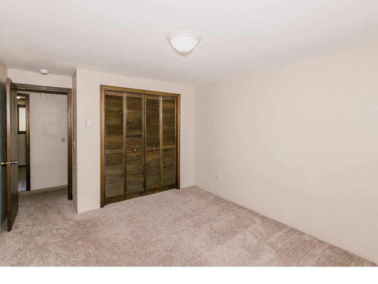 2056 Linnell Ave - Photo 7 of 11