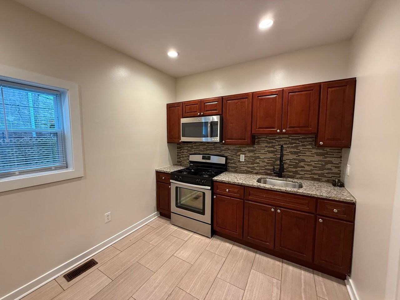 1304 N 25th St - Photo 4 of 14