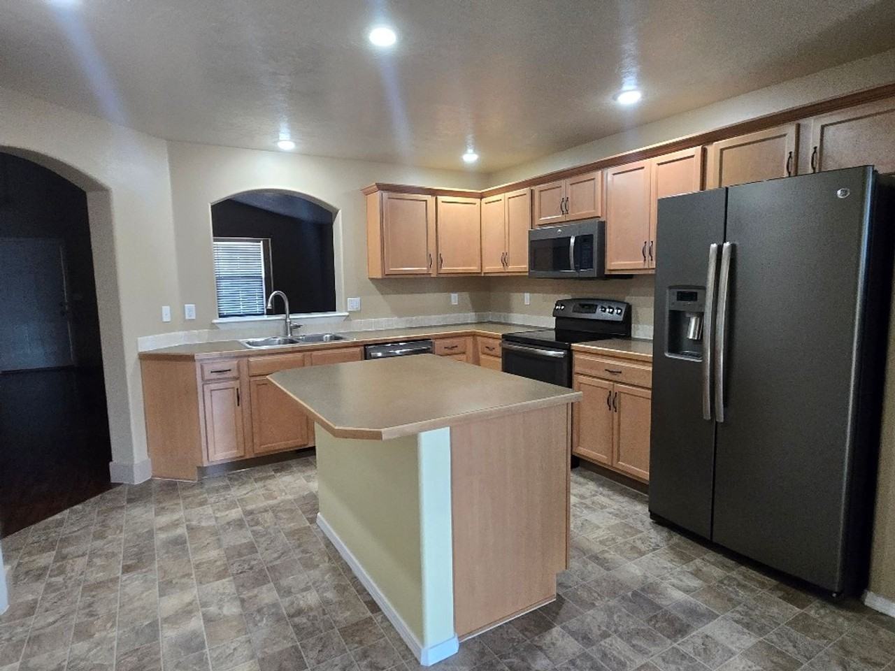 283 E Producer Dr - Photo 4 of 17