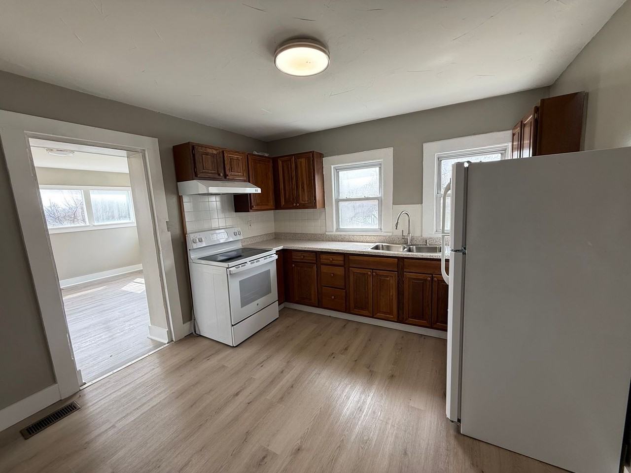 2522 Ramona St - Photo 4 of 13