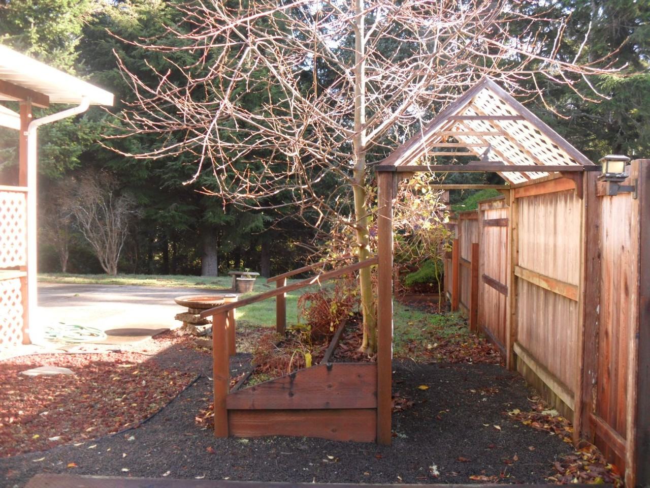 532 Se Reef Ave - Photo 4 of 10