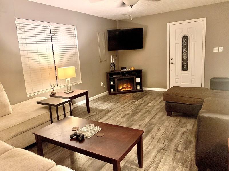 840 Hope St - Photo 2 of 11