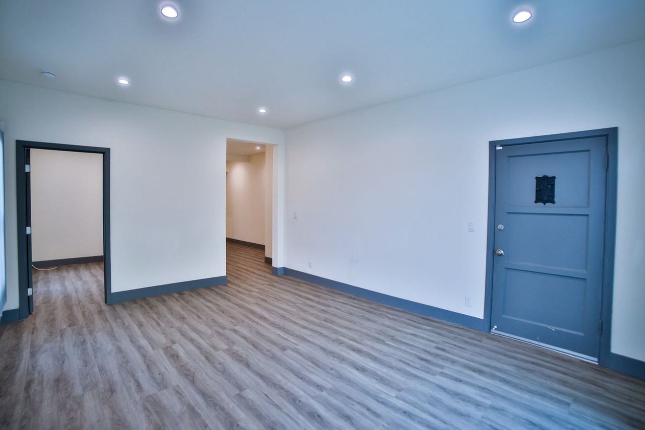 Virginia Apartments - Photo 3 of 12