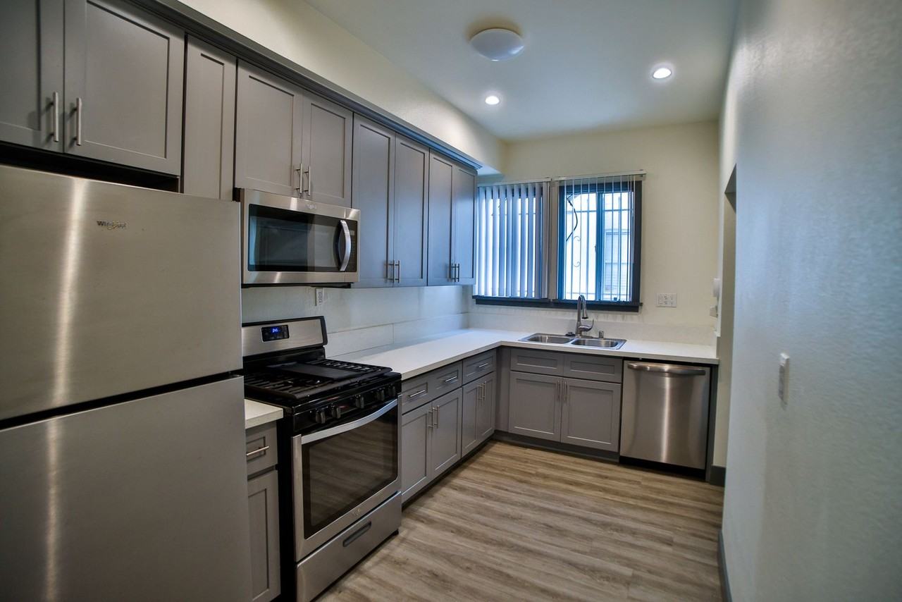 Virginia Apartments - Photo 5 of 12