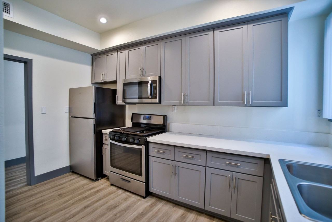 Virginia Apartments - Photo 6 of 12