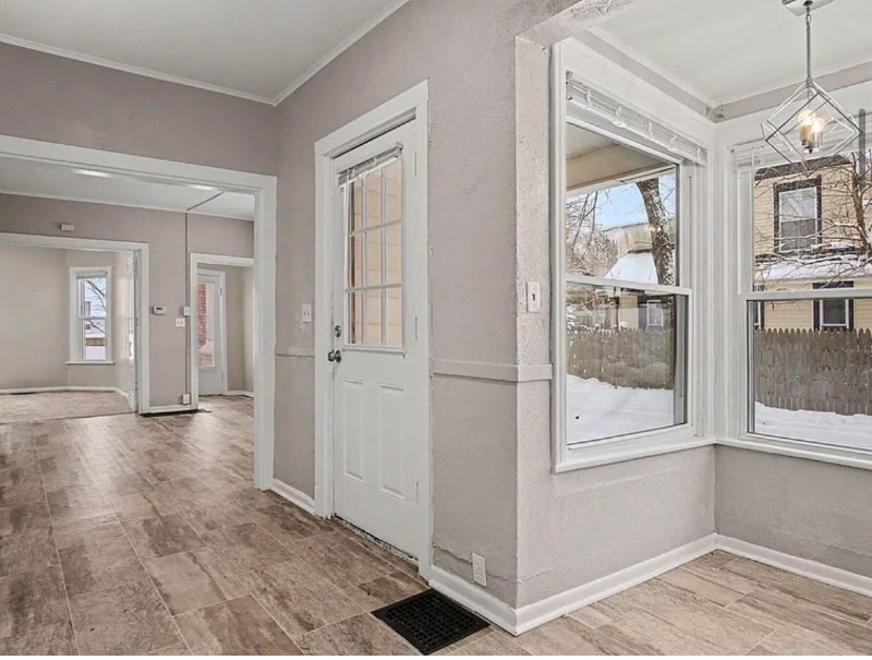 1325 Buffalo Ave Ne - Photo 3 of 10