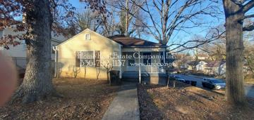 featured image of 421 E 27th St