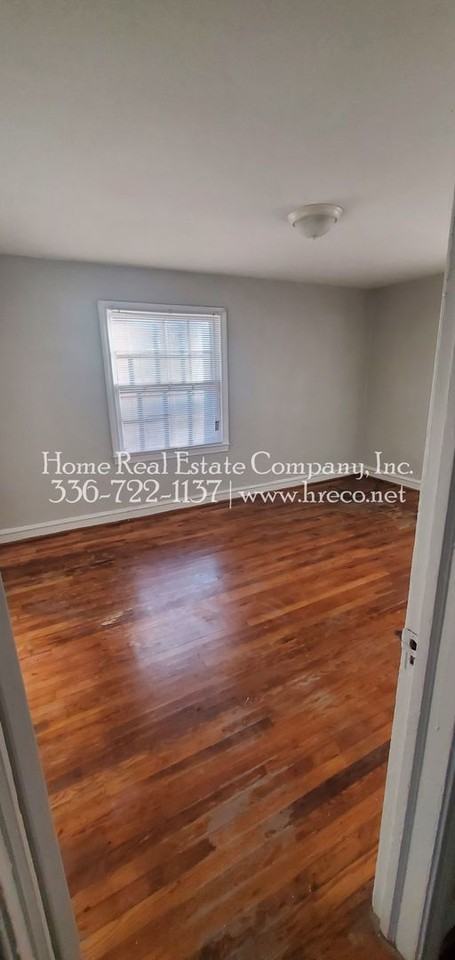 421 E 27th St - Photo 3 of 7