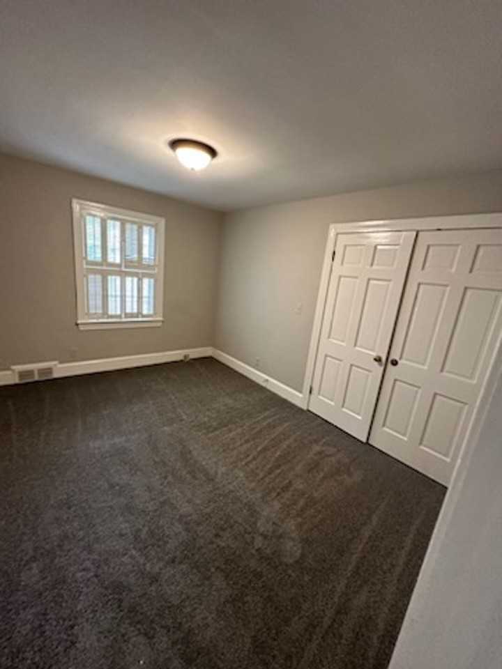 2670 Grosvenor Pl #B - Photo 5 of 11