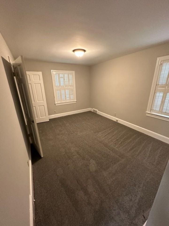 2670 Grosvenor Pl #B - Photo 6 of 11