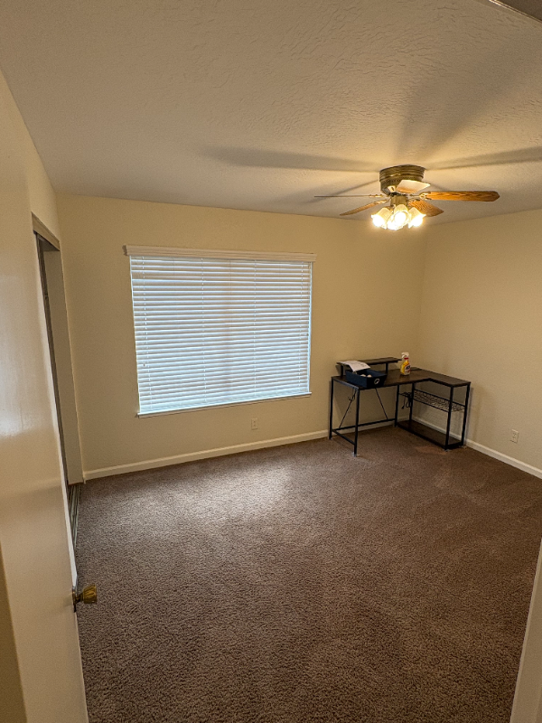 1070 Cumberland Pl - Photo 3 of 4