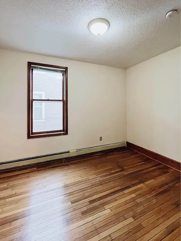 962 6th St E #1 - Photo 7 of 13