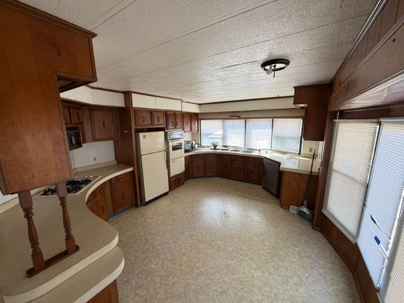 905 W 37th Ave #31 - Photo 6 of 11