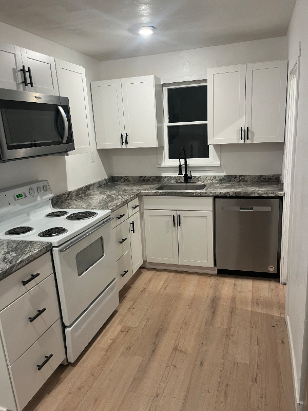 369 S Eastern Ave #B - Photo 3 of 8