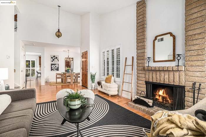 1022 Village Pl - Photo 2 of 17