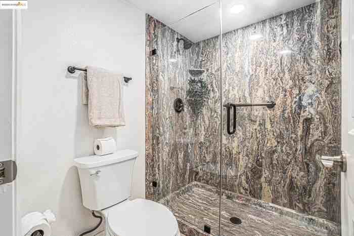 1022 Village Pl - Photo 4 of 17