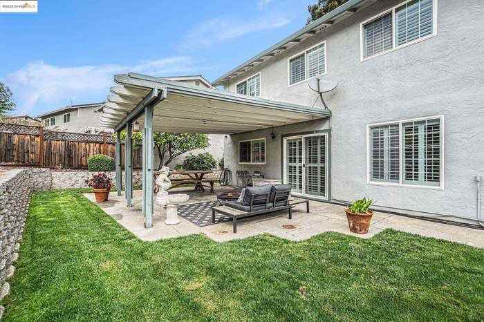 1022 Village Pl - Photo 7 of 17