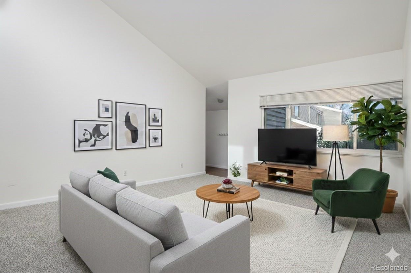 5532 S Greenwood St - Photo 2 of 10