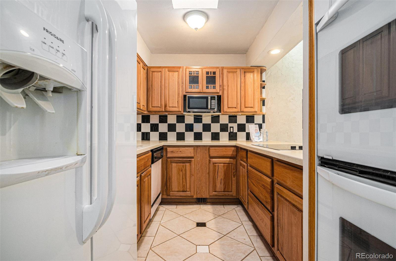 5532 S Greenwood St - Photo 3 of 10