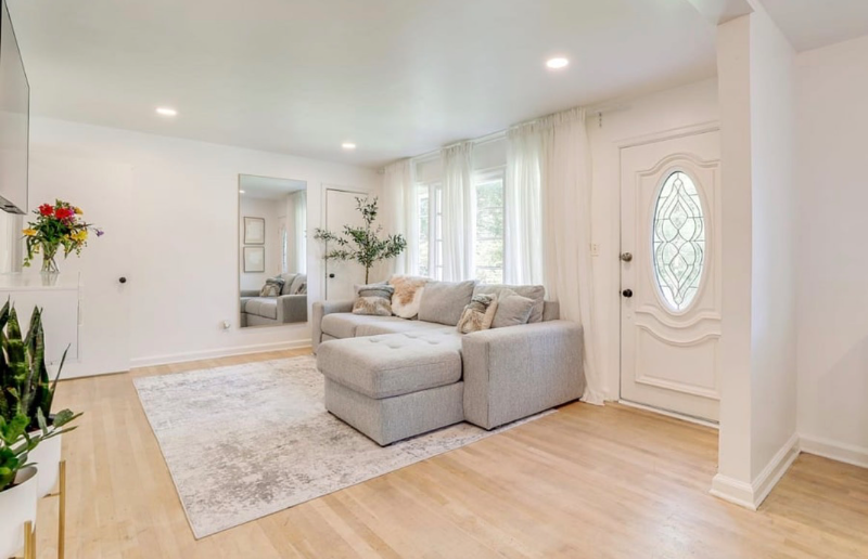 964 Scott Cir - Photo 3 of 20