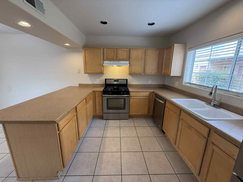 500 N Forgeus Ave #102 - Photo 6 of 20