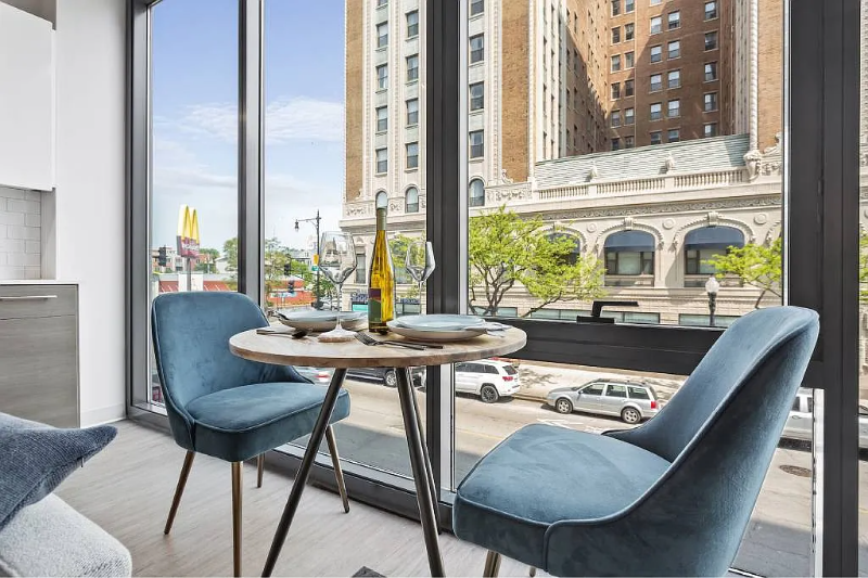 4577 N Sheridan Rd - Photo 5 of 18