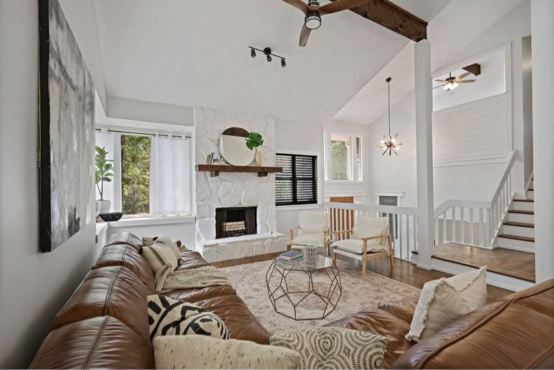 6841 Woodcreek Ln - Photo 3 of 18