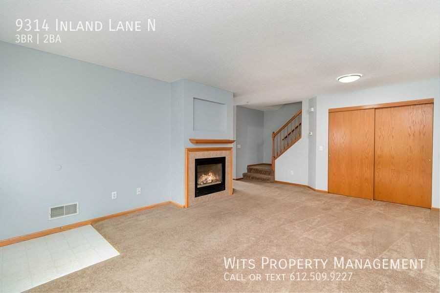 9314 Inland Ln N - Photo 4 of 25