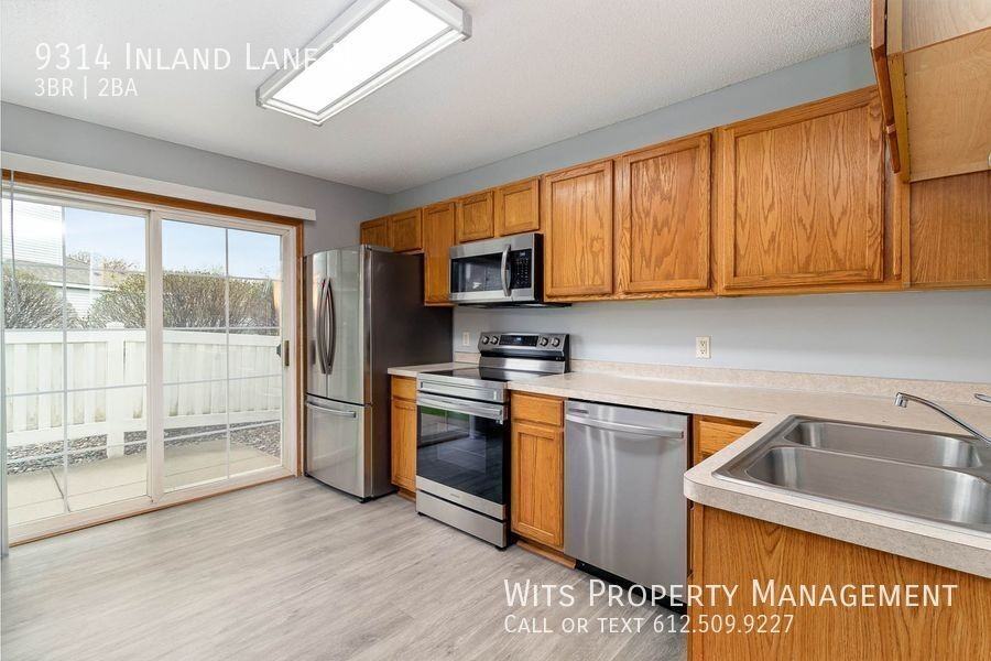 9314 Inland Ln N - Photo 6 of 25