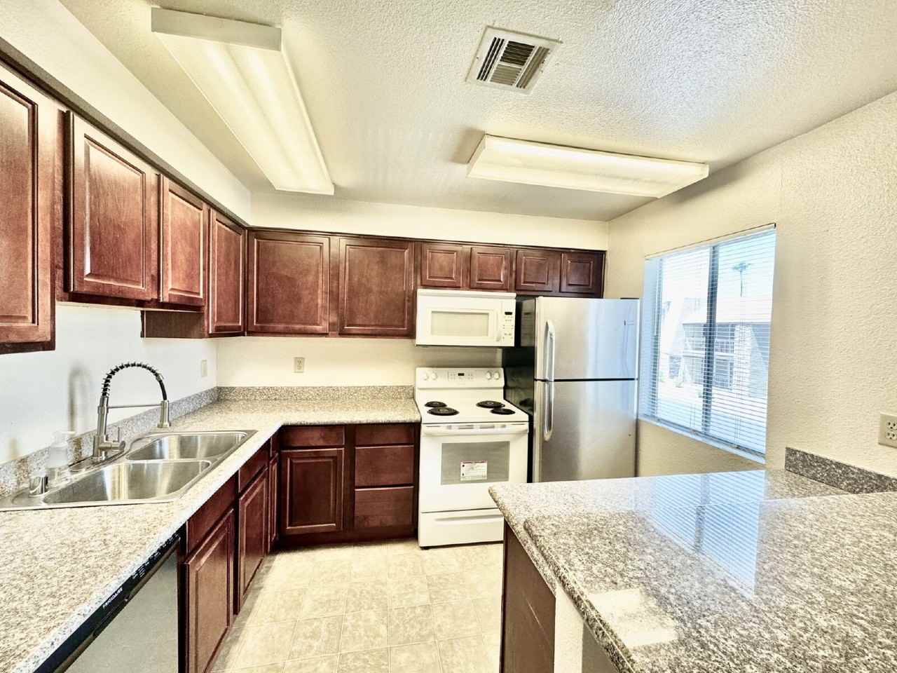 5281 River Glen Dr #222 - Photo 3 of 50