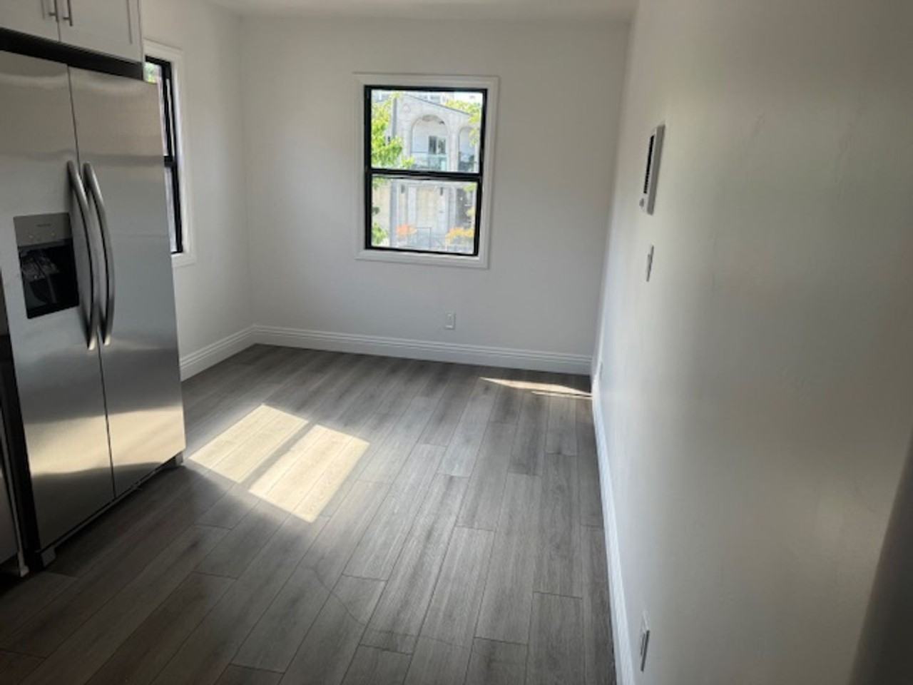 3575 4th Ave - Photo 4 of 17