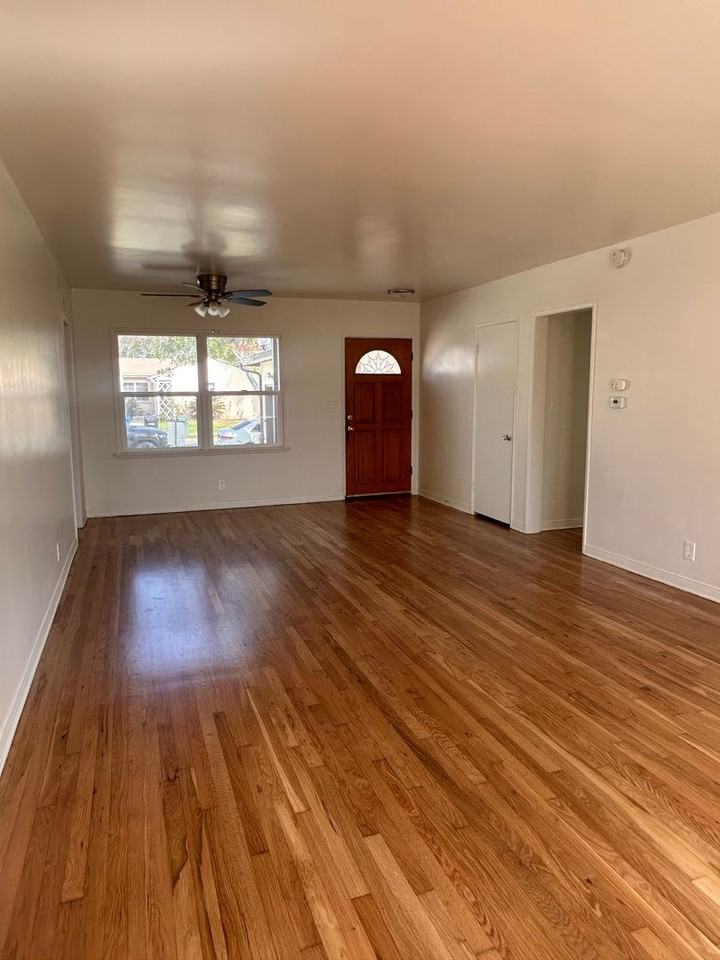 13215 Hindry Ave - Photo 5 of 26