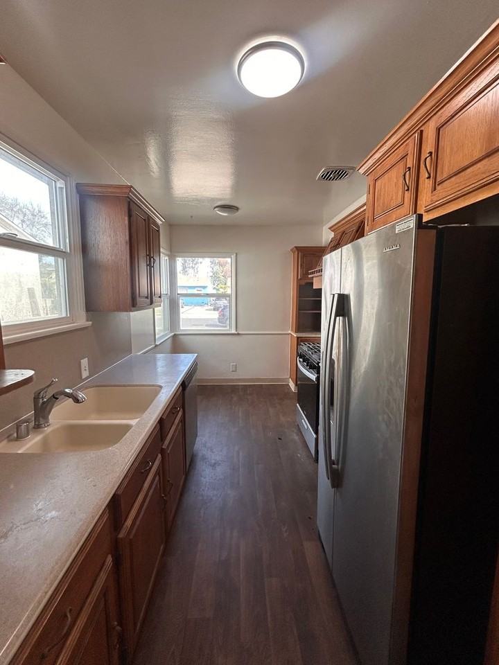 13215 Hindry Ave - Photo 6 of 26